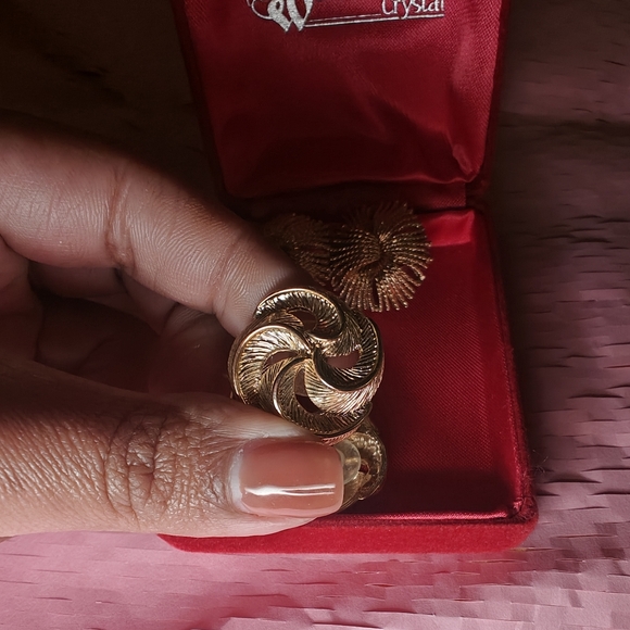 Vintage Monet Earrings - Picture 4 of 6